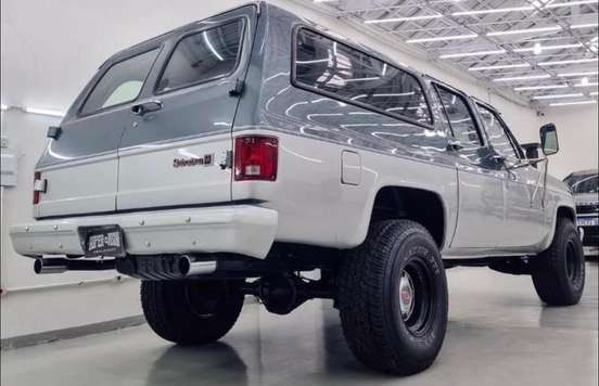 CHEVROLET-SUBURBAN-1988