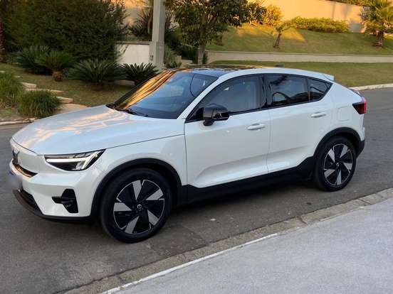 VOLVO-C40-2023