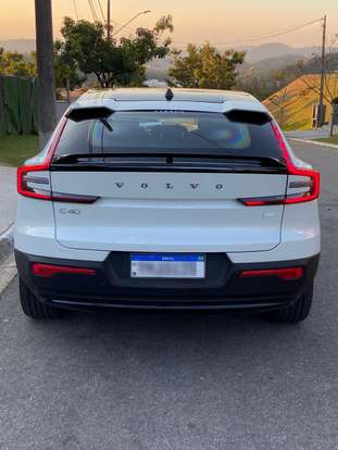 VOLVO-C40-2023