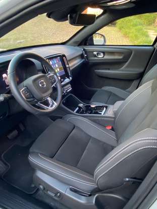 VOLVO-C40-2023