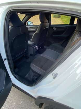 VOLVO-C40-2023