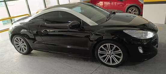 PEUGEOT-RCZ-2012