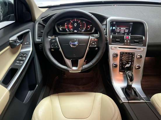 VOLVO-XC60-2016