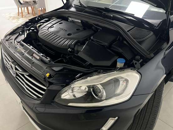 VOLVO-XC60-2016