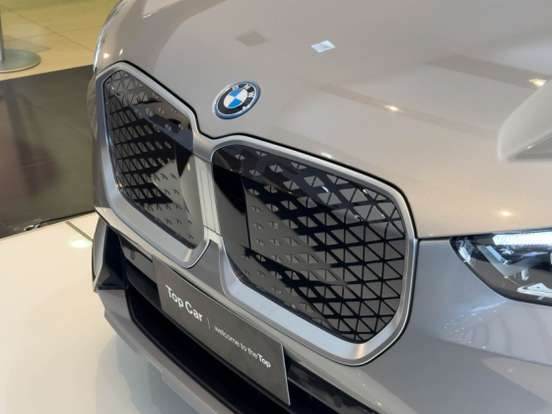 BMW-iX1-2024