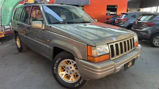 JEEP GRAND CHEROKEE 5.2 LIMITED 4X4 V8 16V GASOLINA 4P AUTOMÁTICO
