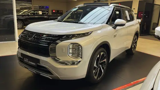 MITSUBISHI OUTLANDER 2.4 PHEV SIGNATURE S-AWC DHT