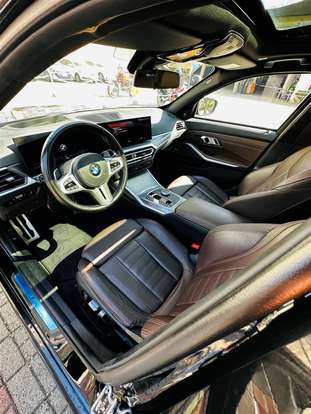 BMW-320i-2023