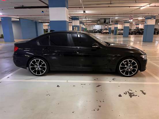 BMW-320i-2015