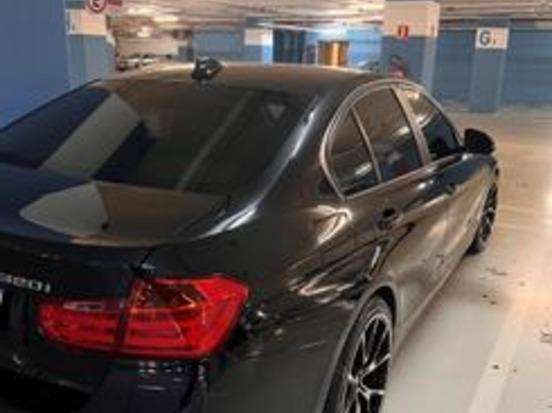 BMW-320i-2015