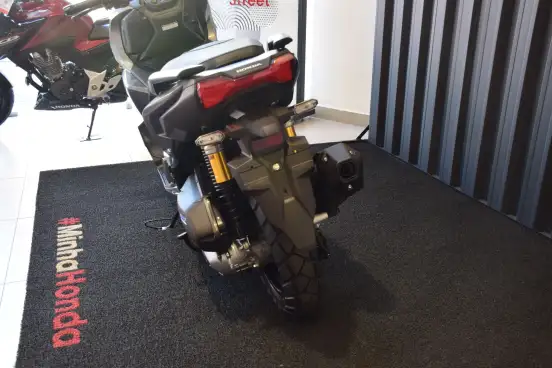 HONDA-ADV-2025