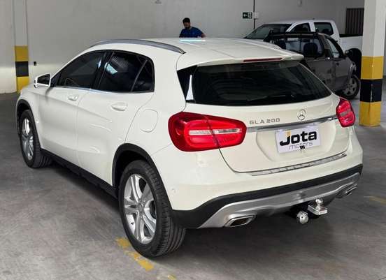 MERCEDES-BENZ-GLA 200-2017