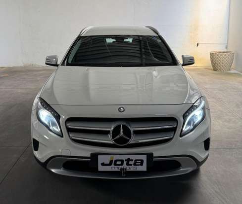 MERCEDES-BENZ-GLA 200-2017