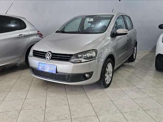 VOLKSWAGEN-FOX-2014