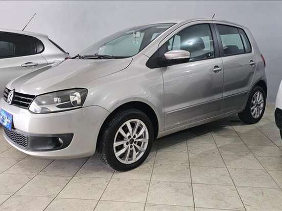 VOLKSWAGEN-FOX-2014