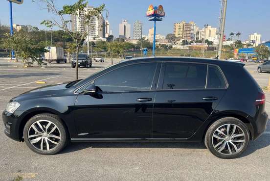 VOLKSWAGEN-GOLF-2017