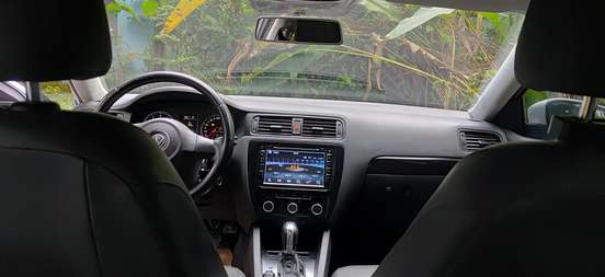 VOLKSWAGEN-JETTA-2011