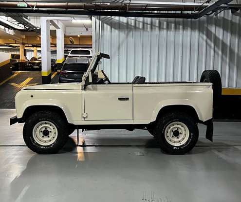 LAND ROVER-DEFENDER-1997