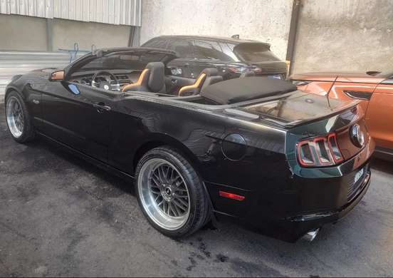 FORD-MUSTANG-2012