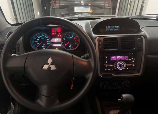 MITSUBISHI-PAJERO TR4-2012