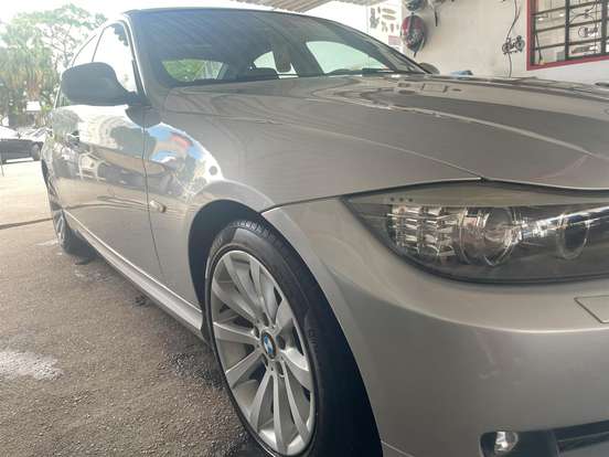 BMW-325i-2010
