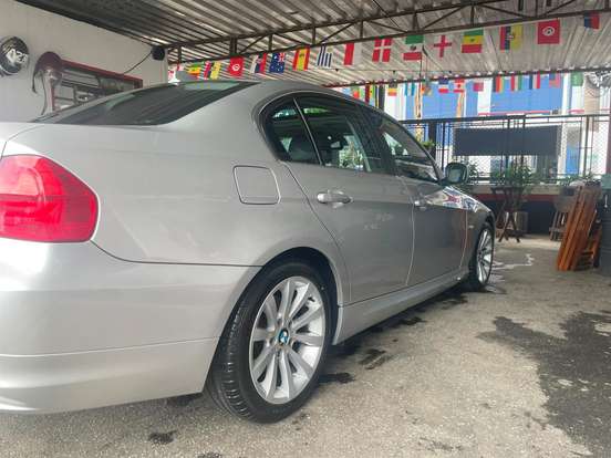 BMW-325i-2.5 SEDAN 24V GASOLINA 4P AUTOMÁTICO BMW-325i-2010