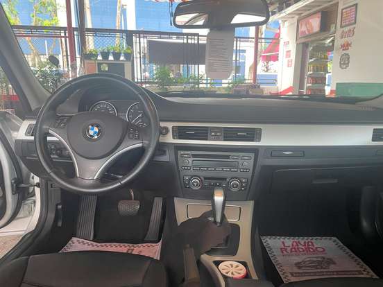 BMW-325i-2010
