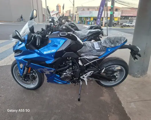 SUZUKI GSX-8R 