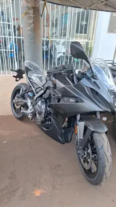 SUZUKI GSX-8R 
