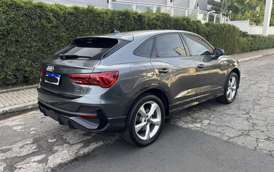 AUDI-Q3-2022