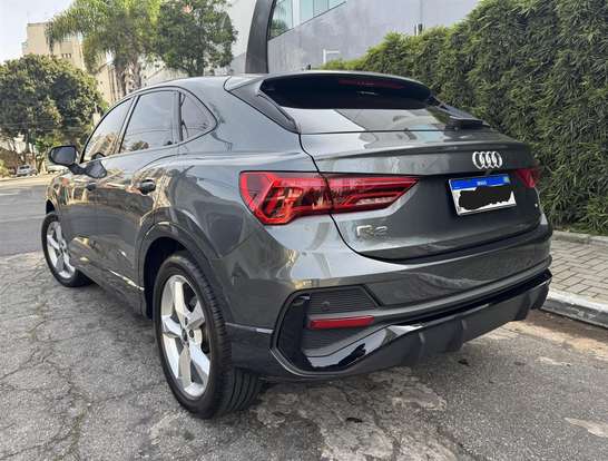 AUDI-Q3-2022