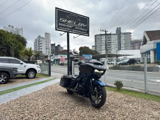 HARLEY-DAVIDSON CVO ROAD GLIDE 