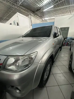 TOYOTA HILUX 2.7 SR 4X2 CD 16V FLEX 4P AUTOMÁTICO TOYOTA HILUX 2.7 SR 4X2 CD 16V FLEX 4P AUTOMÁTICO