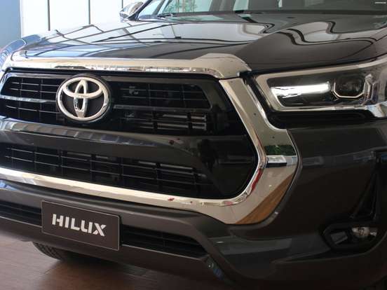 TOYOTA-HILUX-2.8 D-4D TURBO DIESEL CD SRV 4X4 AUTOMÁTICO TOYOTA-HILUX-2025