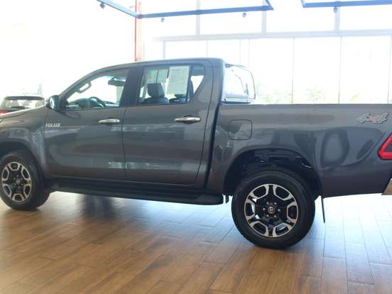 TOYOTA-HILUX-2.8 D-4D TURBO DIESEL CD SRV 4X4 AUTOMÁTICO TOYOTA-HILUX-2025