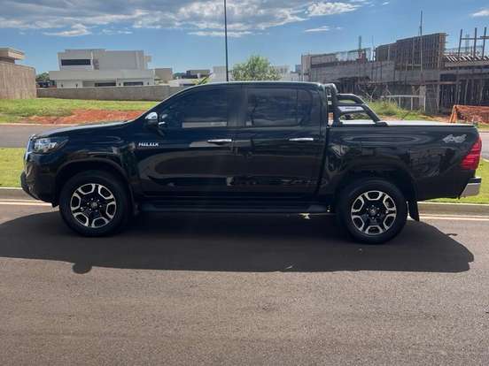 TOYOTA-HILUX-2.8 D-4D TURBO DIESEL CD SRV 4X4 AUTOMÁTICO TOYOTA-HILUX-2021