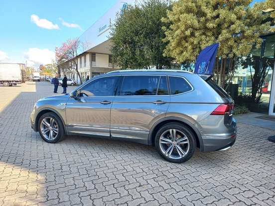 VOLKSWAGEN-TIGUAN-2021