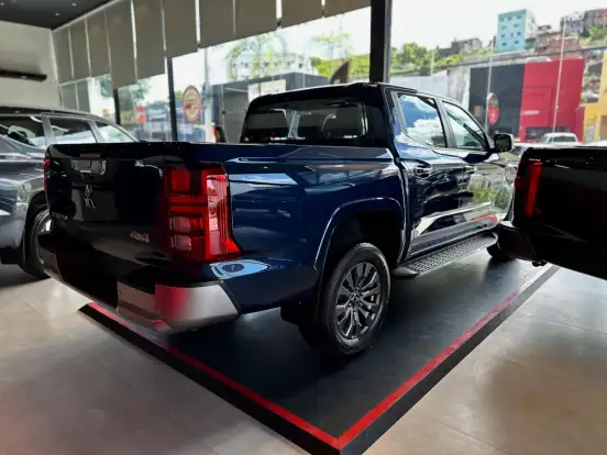 MITSUBISHI-TRITON-2025