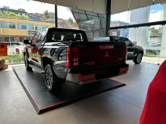 MITSUBISHI-TRITON-2.4 BITURBO DIESEL CD HPE 4X4 AUTOMÁTICO MITSUBISHI-TRITON-2025