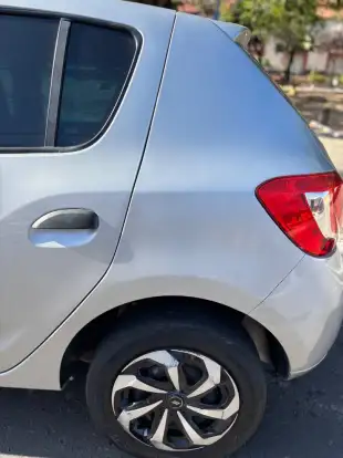 RENAULT-SANDERO-2015