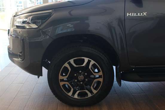 TOYOTA-HILUX-2025