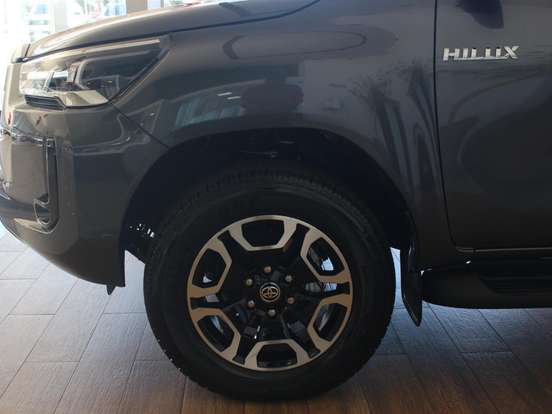 TOYOTA-HILUX-2.8 D-4D TURBO DIESEL CD SRV 4X4 AUTOMÁTICO TOYOTA-HILUX-2025