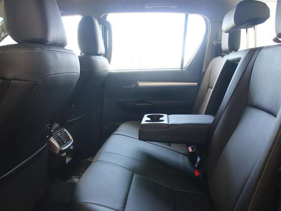 TOYOTA-HILUX-2.8 D-4D TURBO DIESEL CD SRV 4X4 AUTOMÁTICO TOYOTA-HILUX-2025