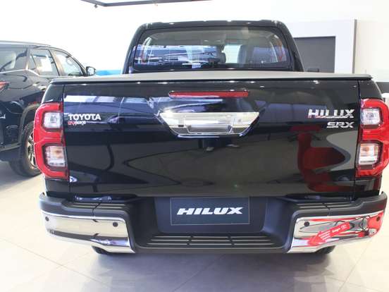 TOYOTA-HILUX-2.8 D-4D TURBO DIESEL CD SRX 4X4 AUTOMÁTICO TOYOTA-HILUX-2024