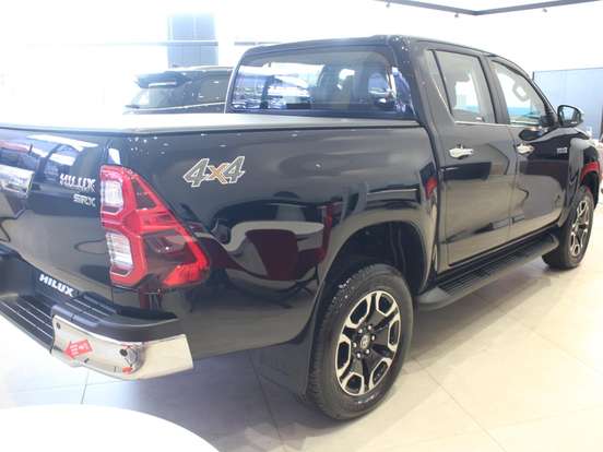 TOYOTA-HILUX-2.8 D-4D TURBO DIESEL CD SRX 4X4 AUTOMÁTICO TOYOTA-HILUX-2024