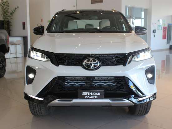 TOYOTA-HILUX SW4-2.8 D-4D TURBO DIESEL DIAMOND 7L 4X4 AUTOMÁTICO TOYOTA-HILUX SW4-2025
