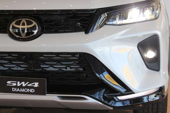 TOYOTA-HILUX SW4-2025
