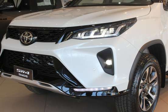 TOYOTA-HILUX SW4-2024