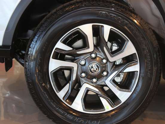 TOYOTA-HILUX SW4-2.8 D-4D TURBO DIESEL DIAMOND 7L 4X4 AUTOMÁTICO TOYOTA-HILUX SW4-2024