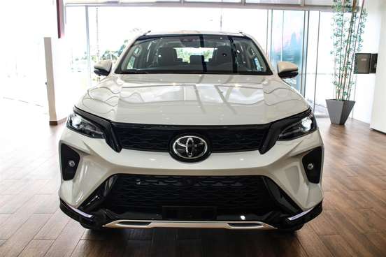 TOYOTA-HILUX SW4-2024